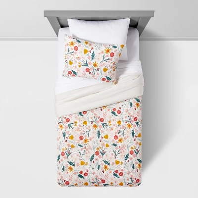 Floral Garden Cotton Kids' Comforter Set - Pillowfort™ 2 Floral Garden Cotton Kids' Comforter Set - Pillowfort™ - Image 2