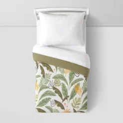 Toddler Botanical Print Kids' Comforter Green - Pillowfort™