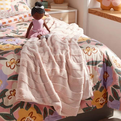 Pink Wave Kids' Plush Throw Blanket - Pillowfort™ 1 Pink Wave Kids' Plush Throw Blanket - Pillowfort™