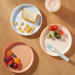 Kids' 6pc 7.4" Plastic Dinner Plate - Pillowfort™: Microwave & Dishwasher Safe, Toddler Dining Set