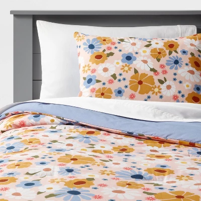 Vintage Floral Print Kids' Comforter Set - Pillowfort™ 3 Vintage Floral Print Kids' Comforter Set - Pillowfort™ - Image 3