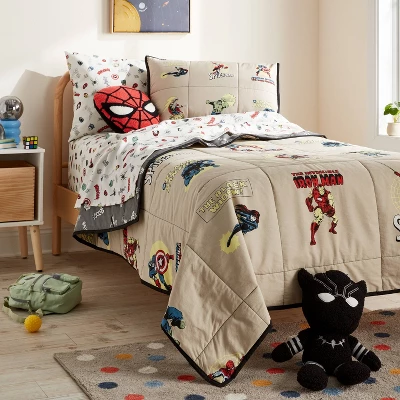 Marvel Characters Kids' Quilt - The Marvel Collection By Pillowfort™ 1 Marvel Characters Kids' Quilt - The Marvel Collection By Pillowfort™