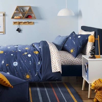 Space Cotton Kids' Comforter Set Navy - Pillowfort™ 4 Space Cotton Kids' Comforter Set Navy - Pillowfort™ - Image 4