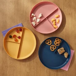 7" 6pk Plastic Divided Kids' Dinner Plates - Pillowfort™: Reusable, Dishwasher & Microwave Safe, Kids Dinnerware